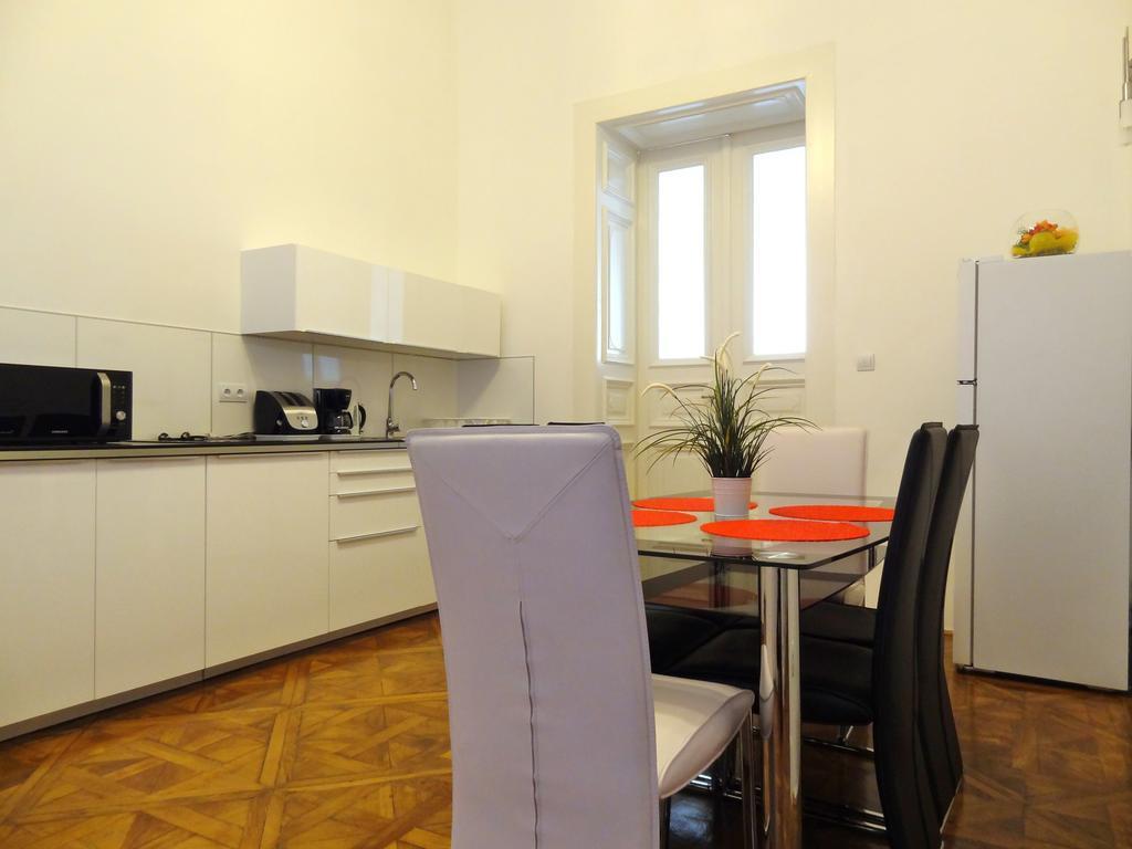 Erzsebet Boulevard Apartment บูดาเปสต์ ภายนอก รูปภาพ