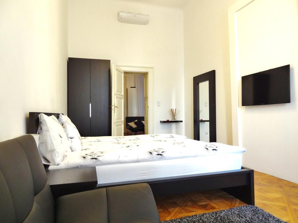 Erzsebet Boulevard Apartment บูดาเปสต์ ภายนอก รูปภาพ