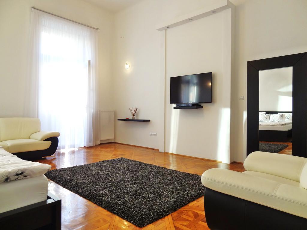 Erzsebet Boulevard Apartment บูดาเปสต์ ภายนอก รูปภาพ